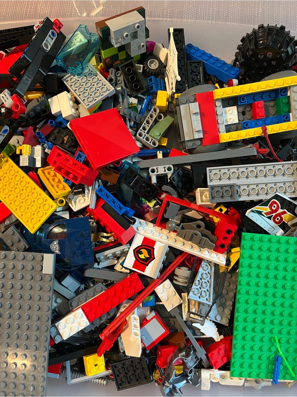 4 Pounds of Bulk Legos! - Picture 5 of 6
